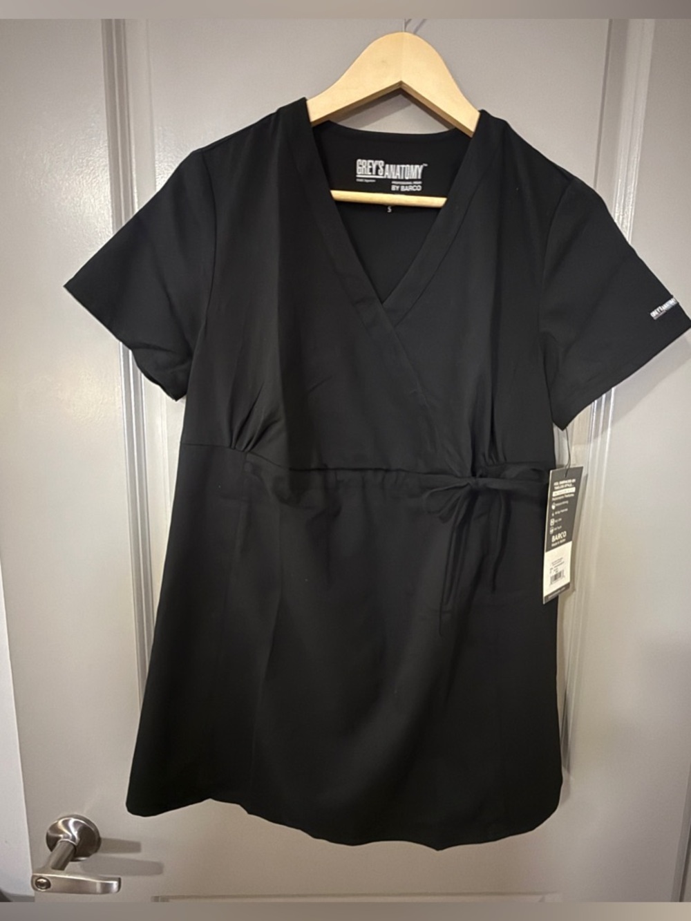 Grey’s Anatomy Barco Lilah Wrap Maternity Scrub Top Black NWT Women’s Small